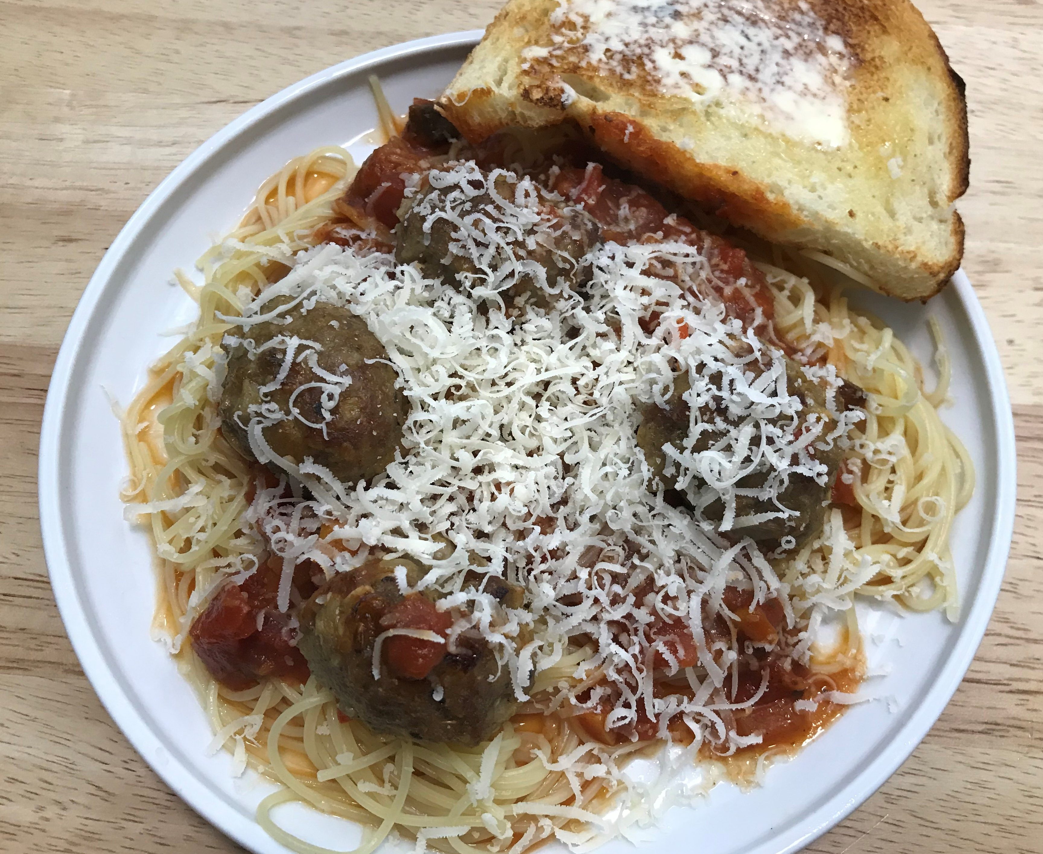 You are currently viewing Spaghetti & meatballs